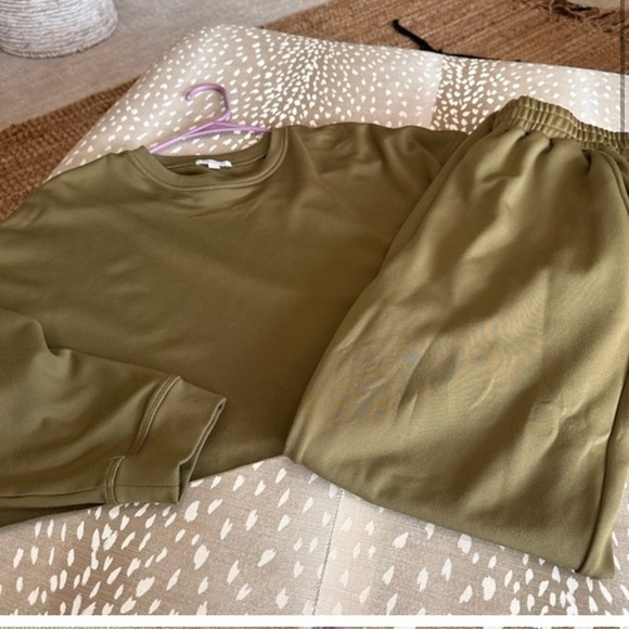 WeWoreWhat Khaki Women's Cropped Sweatshirt and joggers - Picture 3 of 6
